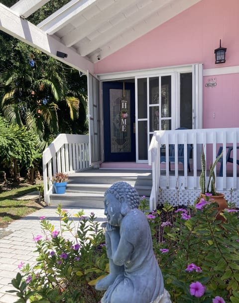 WINTER ‘26,Nov-January Open!..
Comun. POOL! Walk to Beach!! Newly Renovated!
