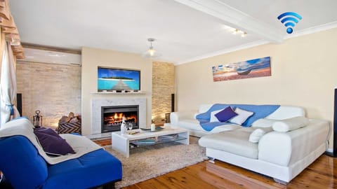 Sea Gem | Living Room | Fireplace