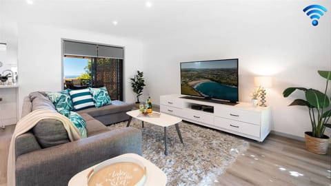 Heights Hideaway | Living Room | Smart TV | WiFi
