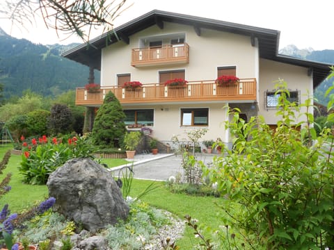 Unser Haus im Sommer