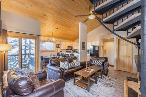 Relax in your spacious mountain retreat with soaring wood ceilings, cozy leather seating, and a fully-equipped kitchen perfect for après-ski gatherings.