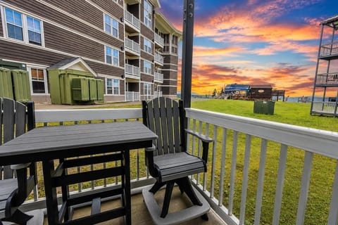 Welcome to Mountain Lodge 102 — a lovely summer escape offering one of the building’s few private decks with stair access, making it easy to step outside and enjoy the mountain air anytime.