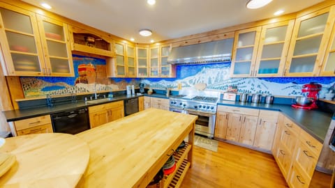 Fully stocked kitchen for all your cooking needs