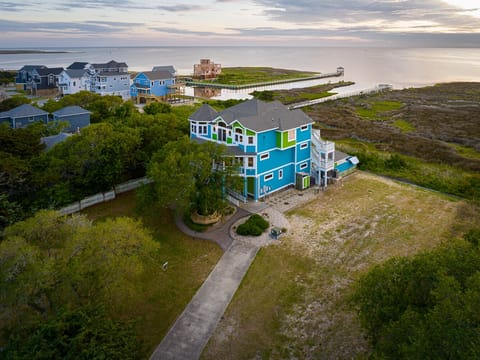 Beautiful Aquaholic overlooking Pamlico Sound!