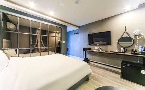 Egyptian cotton sheets, premium bedding, memory foam beds, free minibar