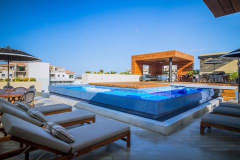 Pavilion 206, Rooftop Pool. (MyPvRentals)