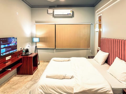 Superior AC Room With King bed | Blackout drapes, free WiFi, bed sheets