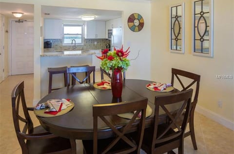 open kitchen, breakfast bar and dinning room