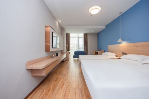 Deluxe Family Room with 3 Breakfast | Minibar, in-room safe, desk, blackout drapes