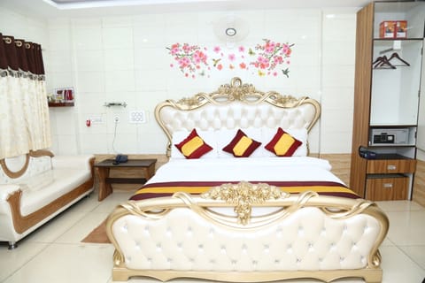 Deluxe Suite, 1 Double Bed, Non Smoking | Free WiFi