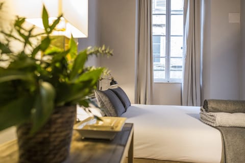 Double Room | Minibar, desk, blackout drapes, free WiFi
