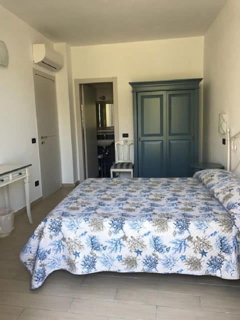 Double Room, Balcony | Minibar, free WiFi