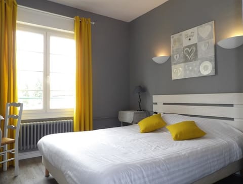 Standard Double Room | Individually decorated, individually furnished, desk, blackout drapes
