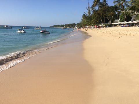 SPACIOUS VILLA 1 MINUTE BY CAR TO BEACH