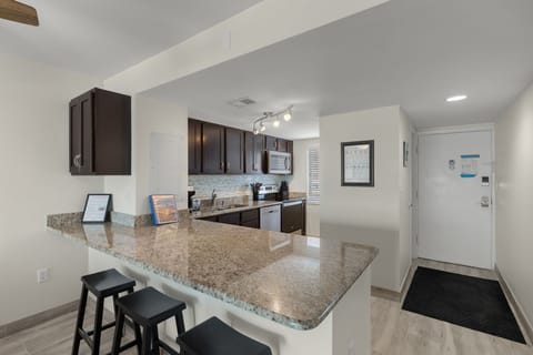 Kitchen barstool seating and island