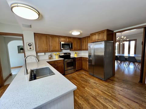 EAT-IN OPEN KITCHEN: Seats 6, stainless appliances, quartz counters, lg. pantry