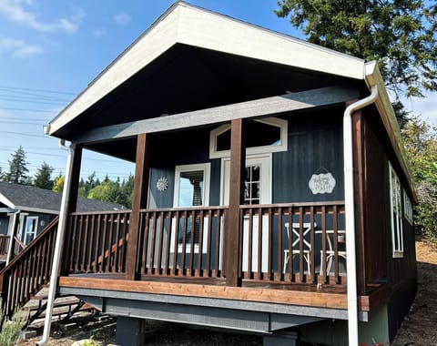 Front View of RedBluff Cabin at Maple Way Cabins 