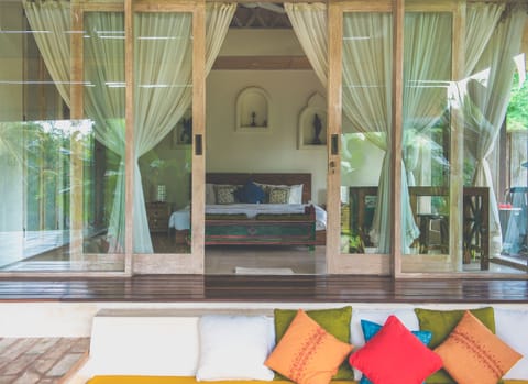 Luxury Double Room, 1 King Bed, Non Smoking, Garden View | Living room