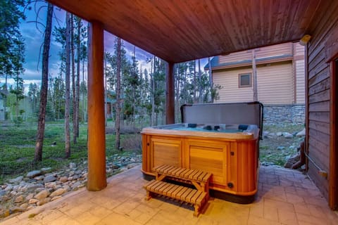 Hot tub perfect for any season