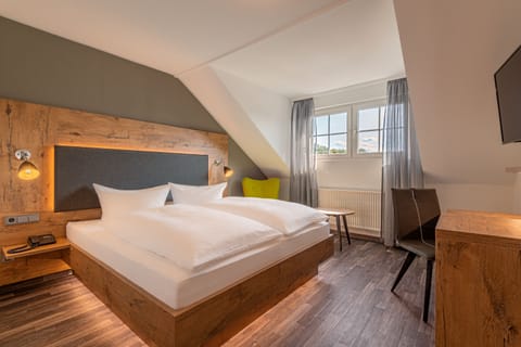 Superior Double Room | In-room safe, desk, laptop workspace, blackout drapes