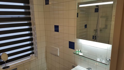 Double Room, Balcony, Garden View | Bathroom | Shower, free toiletries, hair dryer, towels