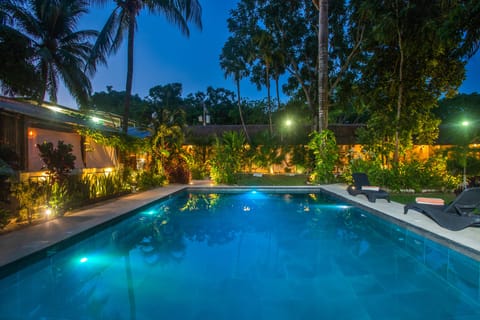 Outdoor pool, sun loungers