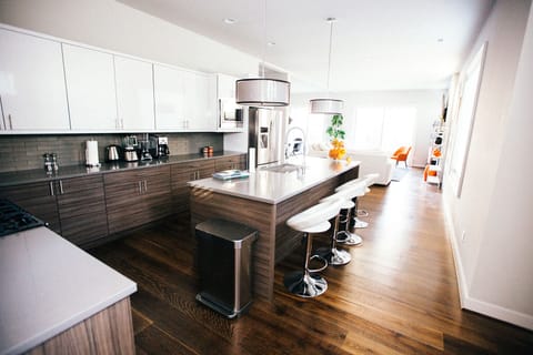  Stool seating perfect for a quick snack on the kitchen island