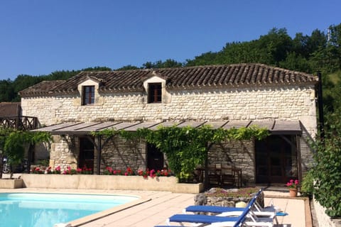 La Grange sleeps 8 in 4 bedrooms