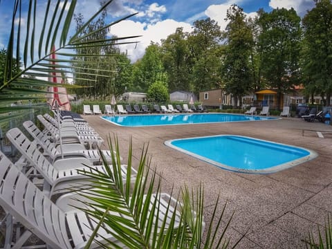 Urban Design, Bird'S-Eye View, Swimming Pool, Resort, Landscaping, Aerial Photography, Resort Town, Parking, Parking Lot, Hotel