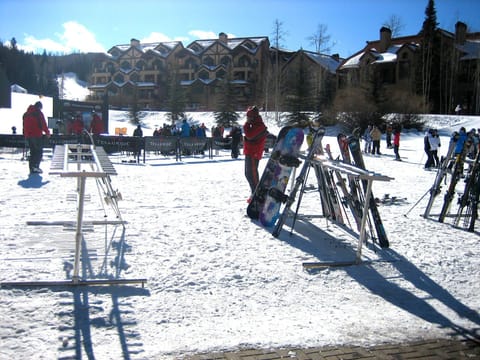 It takes me four minutes to walk to the lifts from the condo. So easy!