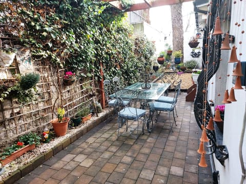 Patio Area with outside dining table for six