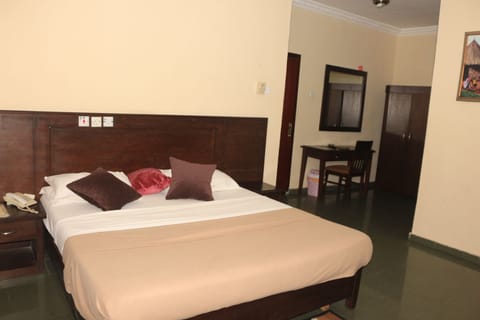 Business Studio | Desk, free WiFi, bed sheets