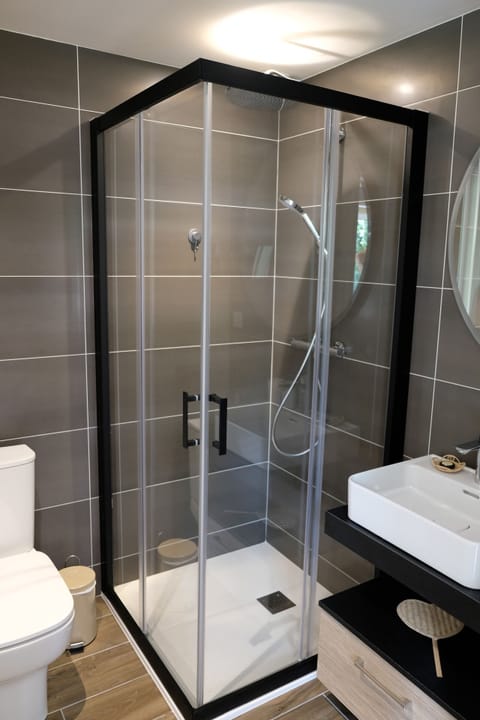 Signature Suite, Private Bathroom, Park View | Bathroom | Towels