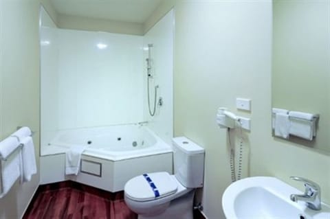 Basic Suite, Bathtub | Jetted tub