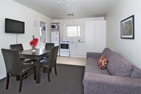 Studio Suite, 1 Queen Bed | Living area | 26-inch LCD TV with digital channels, TV