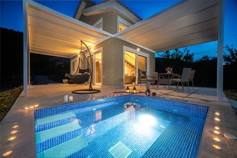 Enjoy your nights at your private Jacuzzi