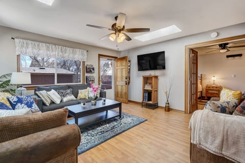 Stay close to the best of Colorado Springs in this comfortable pet-friendly retreat tucked between Downtown, The Broadmoor, and Ivywild.