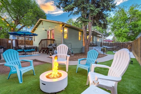Tucked away in a quiet central Colorado Springs location, Hidden Haven is a cozy 2-bedroom, 2-bath retreat designed for both relaxation and fun.