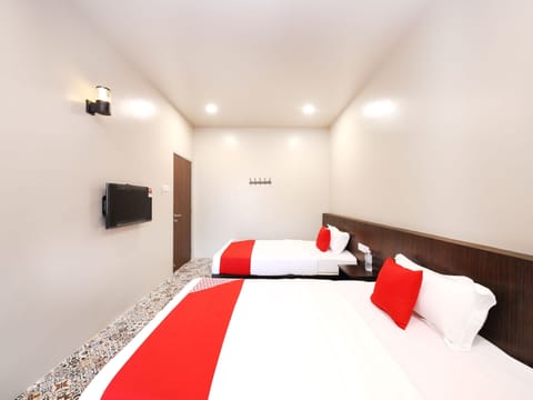 Deluxe Twin Room | Desk, free WiFi, bed sheets