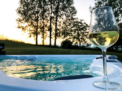Outdoor spa tub