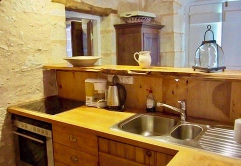 Kitchen with cooker, oven, sink, water cooker, coffee machine, fridge & freezer
