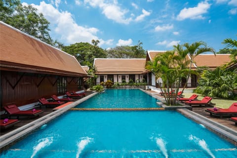 Outdoor pool, pool umbrellas