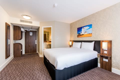 Family Room | Premium bedding, desk, iron/ironing board, free WiFi
