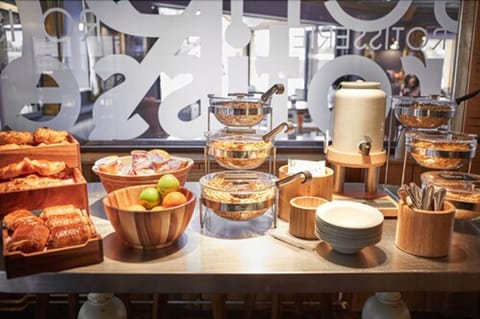 Daily full breakfast (GBP 8.75 per person)