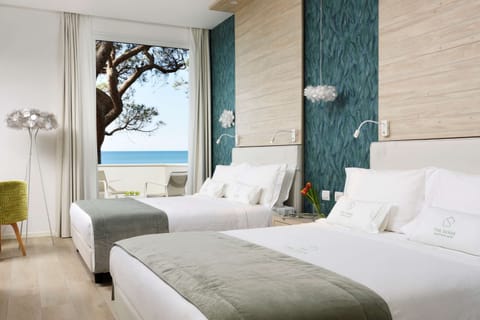 Minibar, in-room safe, individually furnished, desk