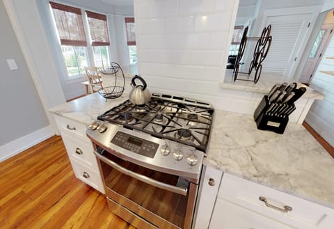 Gas Stove & All the Pots and Pans to cook a Gourmet Meal