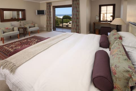 Luxury Sea View Suite | Minibar, in-room safe, individually decorated, individually furnished