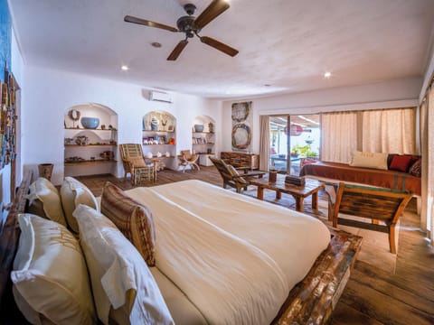 Deluxe Room, 1 King Bed, Beach View | Premium bedding, pillowtop beds, minibar, in-room safe