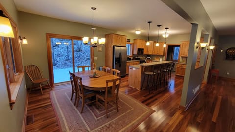 Dining & Full Kitchen