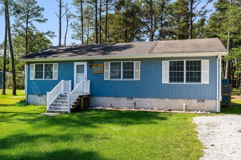 Beautiful Beach Pines is only a short bike ride or stroll to Assateague National Seashore.